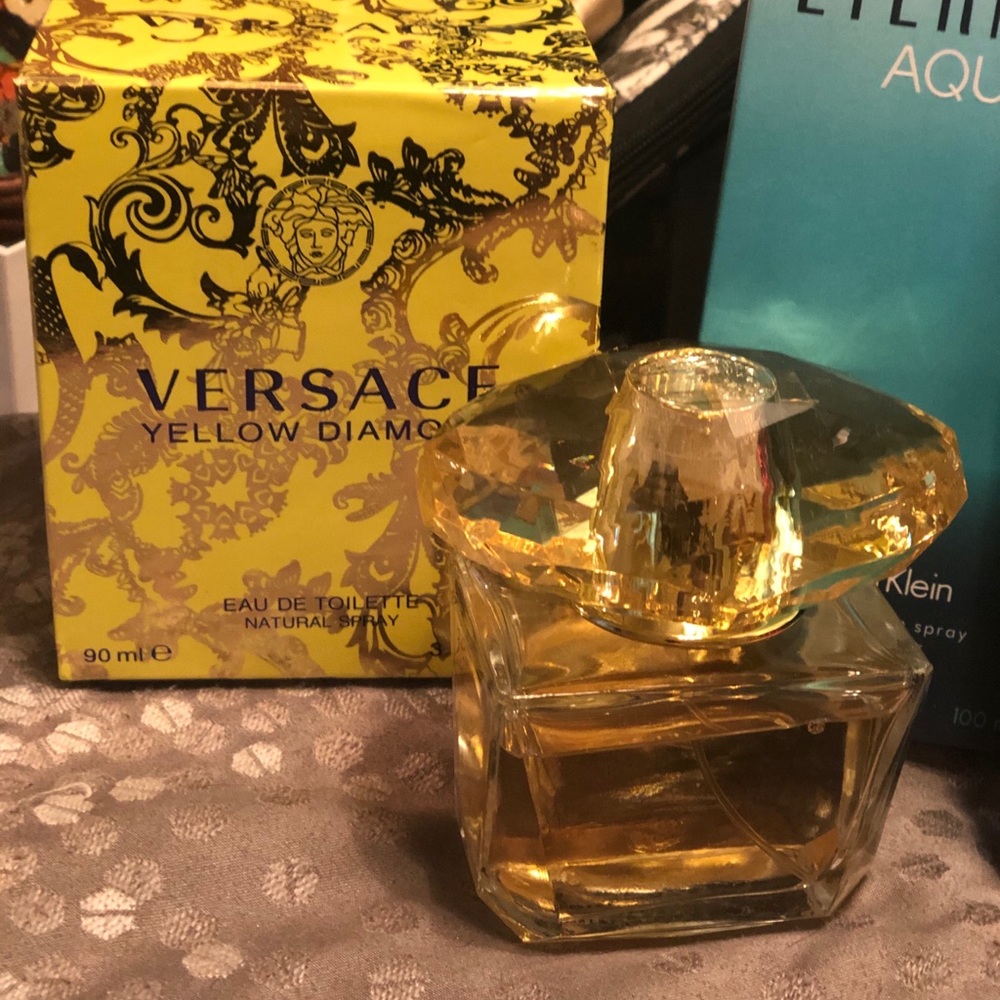 ❌Sold ❌ Versace- Yellow Diamond